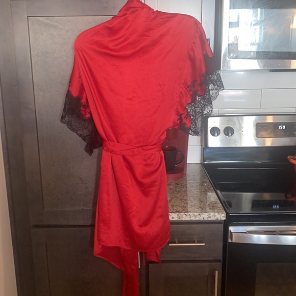 Natori Red Robe - Picture 4 of 5